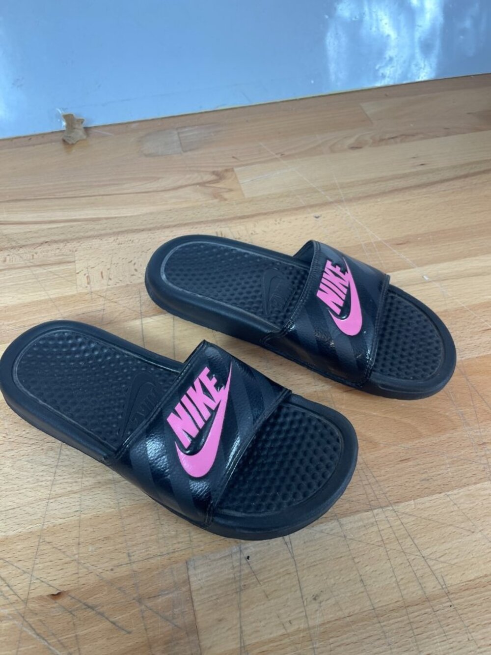 Nike Benassi JDI Slide Sandals Black Pink Women’s Size 6 Comfort Slip-On 343881-